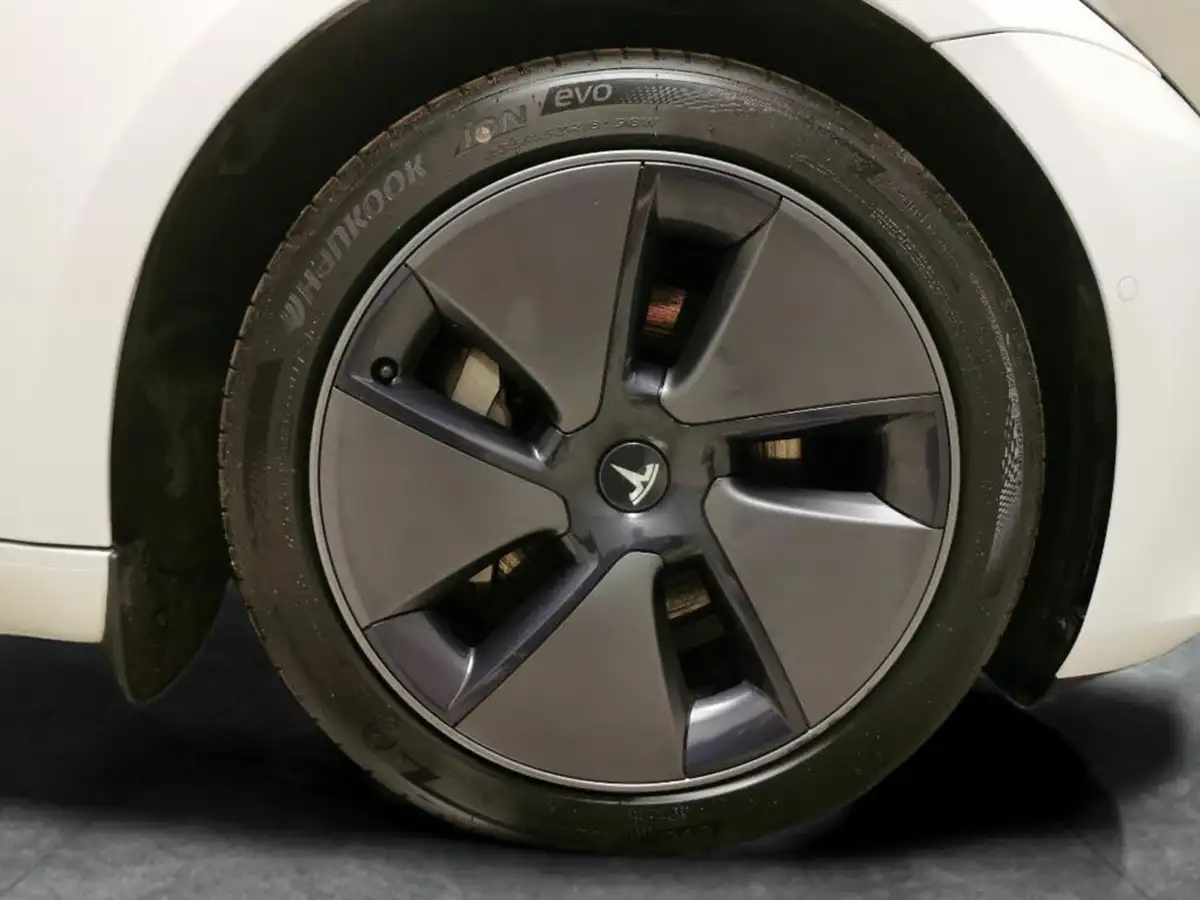 2022-tesla-model-3-e-long-range-big-23