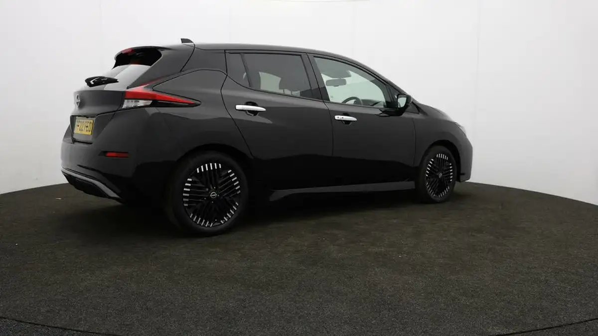 2022-nissan-leaf-e-tekna-39kwh-big-26
