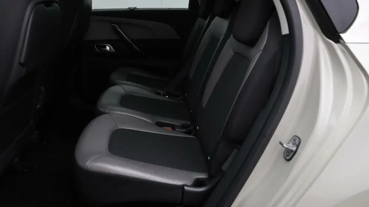 2018-citroen-c4-picasso-16bluehdi-flair-big-15