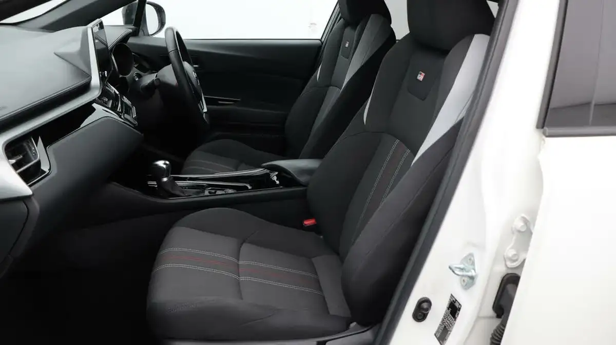 2022-toyota-c-hr-18-vvt-i-gr-sport-big-14