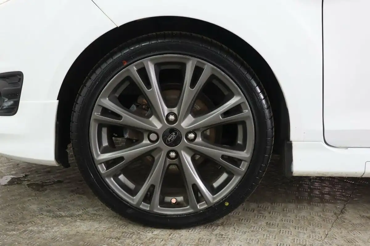 2017-ford-fiesta-10t-st-line-with-nav-125ps-3d-big-12