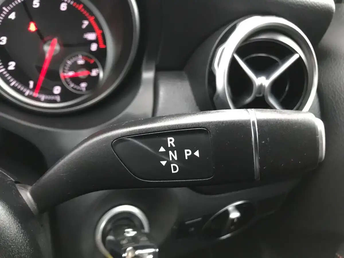 2020-mercedes-benz-gla-class-16-gla-180-amg-line-edition-7g-dct-big-25