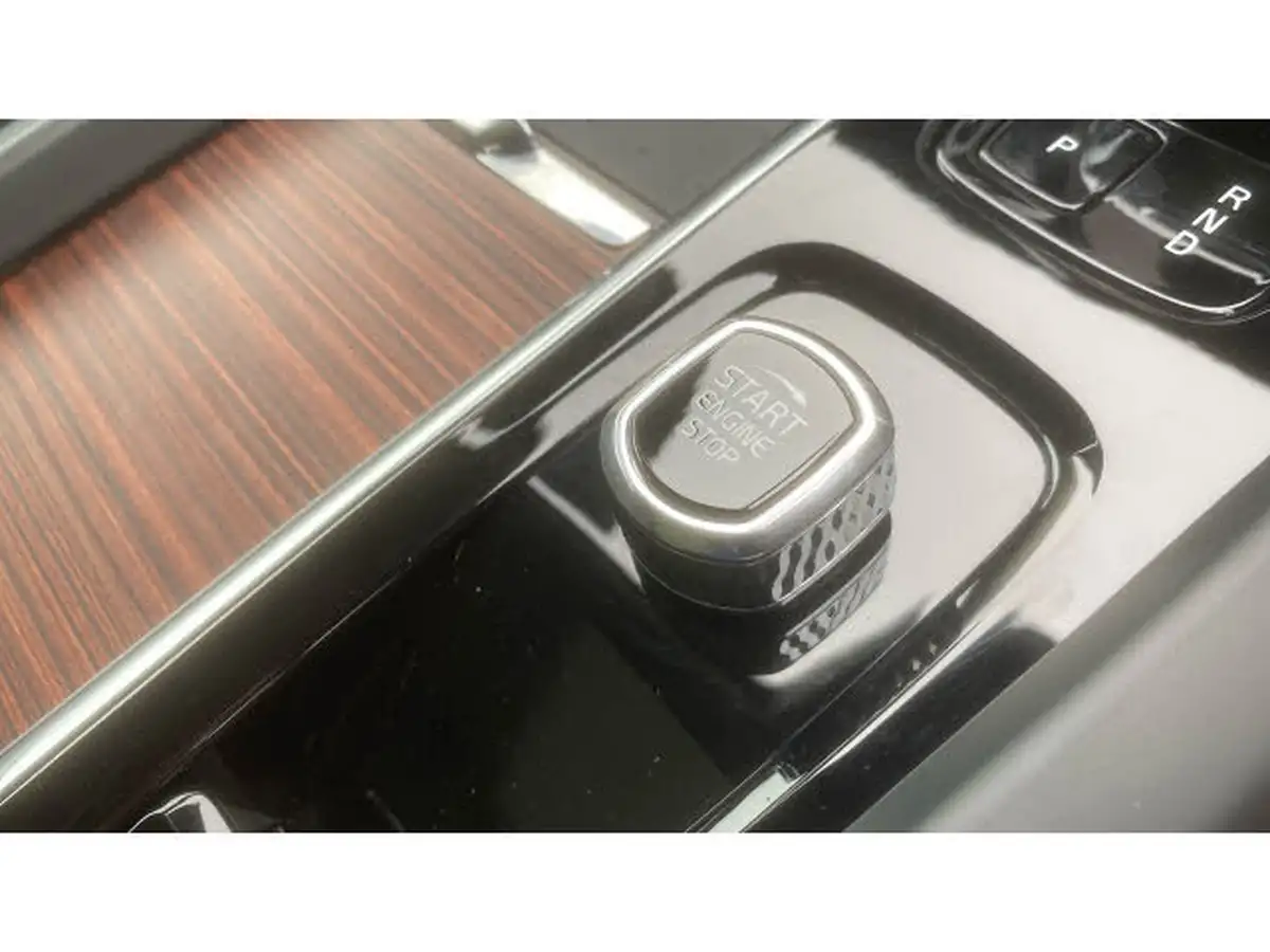 2023-volvo-xc60-20-b5-ultimate-big-22