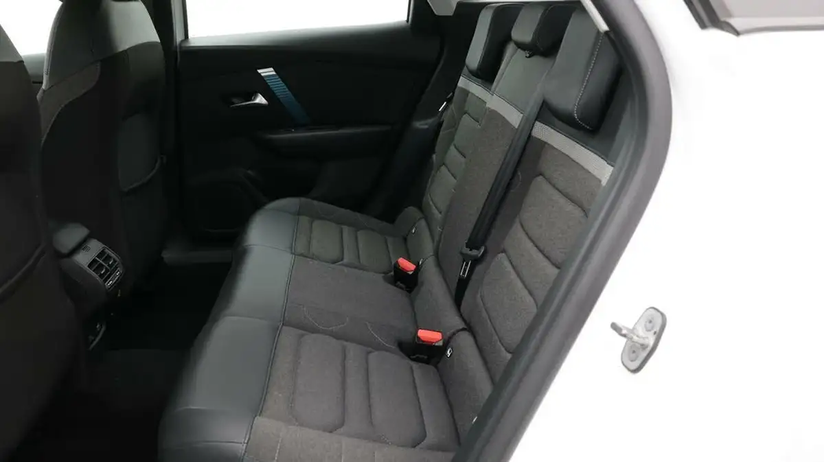 2021-citroen-c4-e-sense-plus-big-16