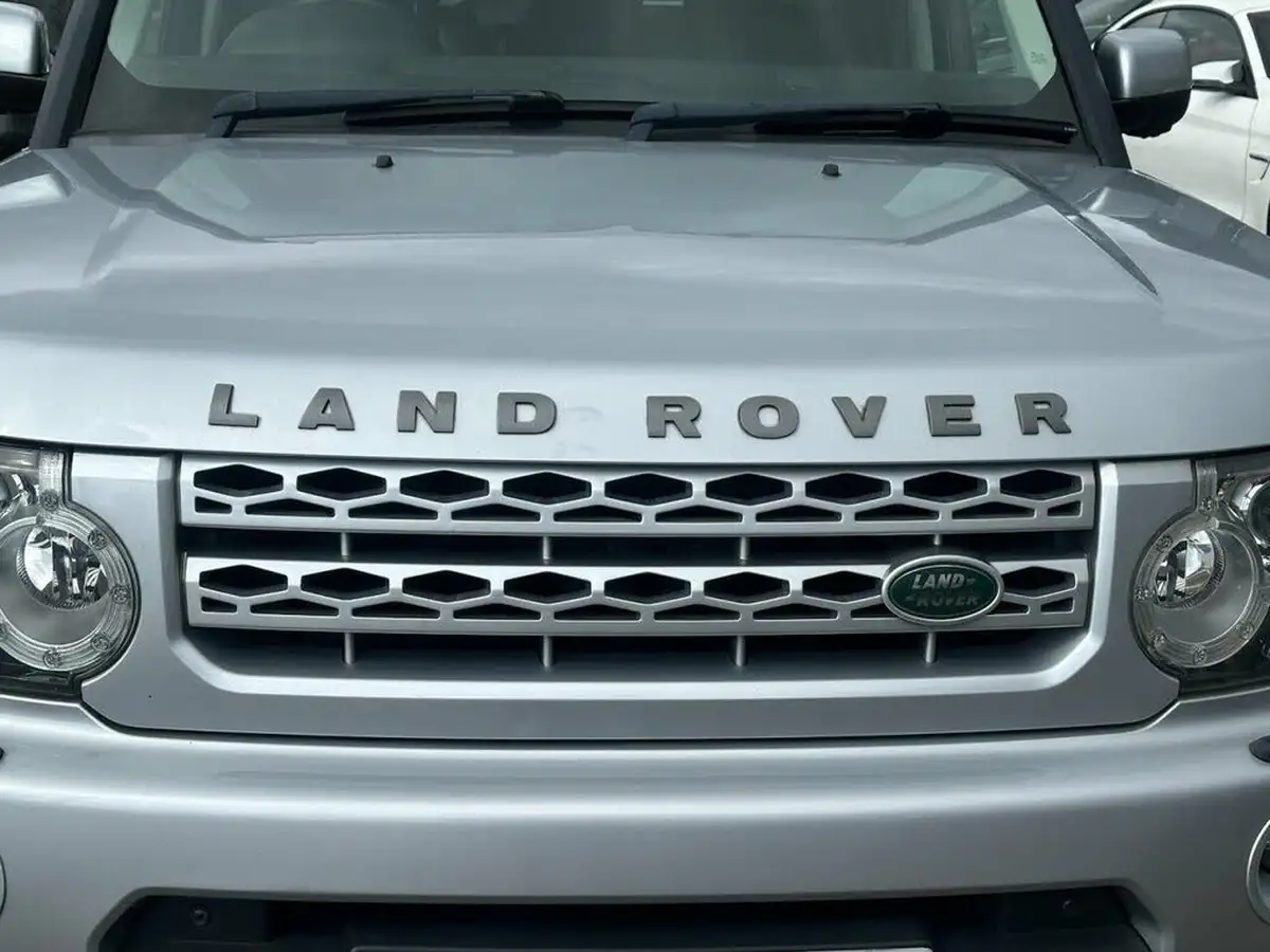 2011-land-rover-discovery-4-30tdv6-hse-big-17