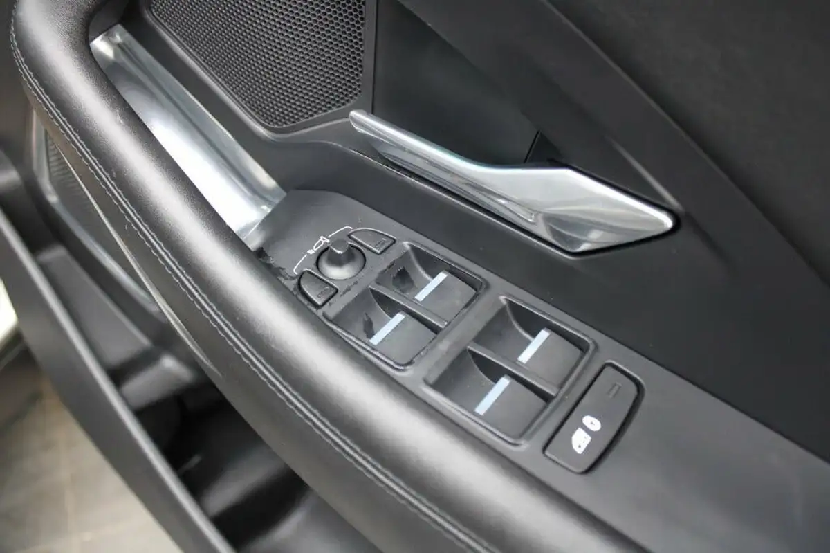 2018-jaguar-e-pace-20-i4d-hse-240ps-ss-big-15