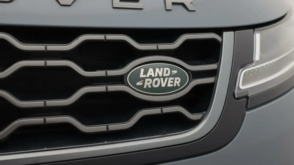 2022-land-rover-range-rover-evoque-15-p300e-r-dynamic-s-big-22