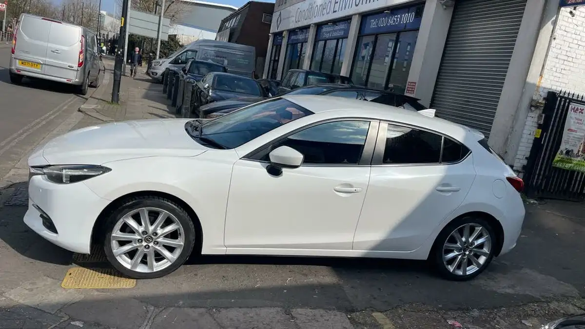 2017-mazda-mazda3-20-sport-nav-120ps-hatchback-5d-auto-big-3