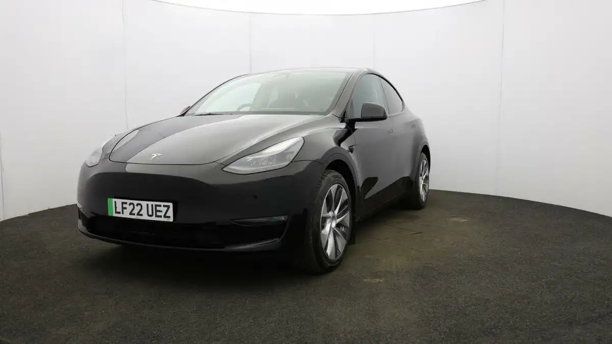 2022-tesla-model-y-e-long-range-big-38
