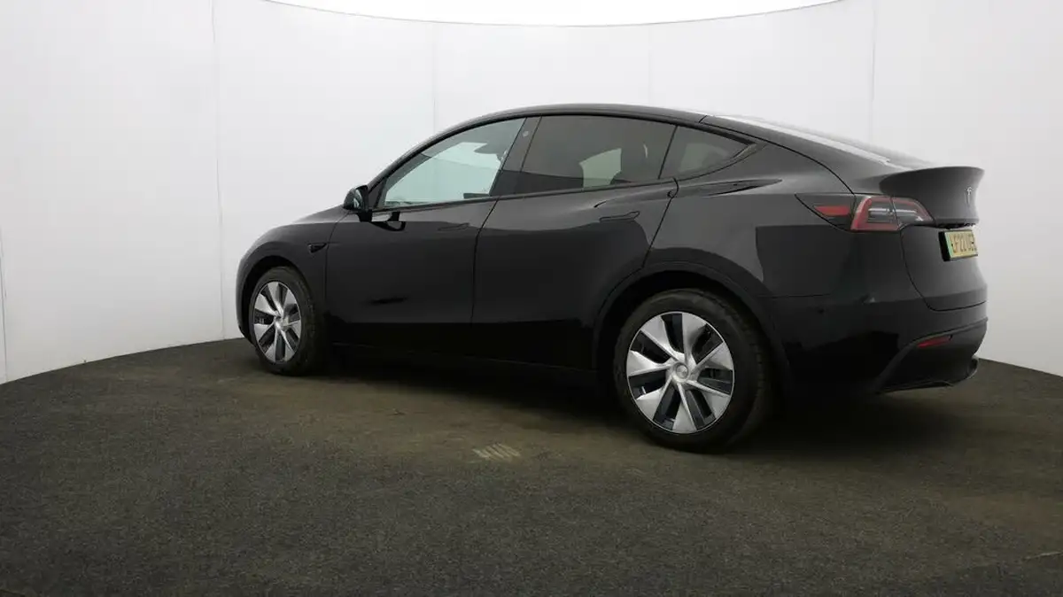 2022-tesla-model-y-e-long-range-big-62