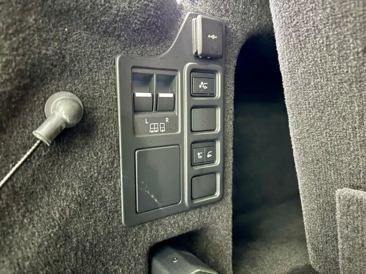 2023-land-rover-discovery-30-d300-dynamic-se-big-46