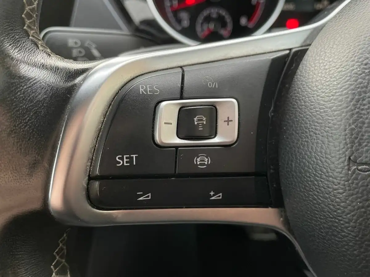 2020-volkswagen-touran-15-tsi-r-line-dsg-big-15