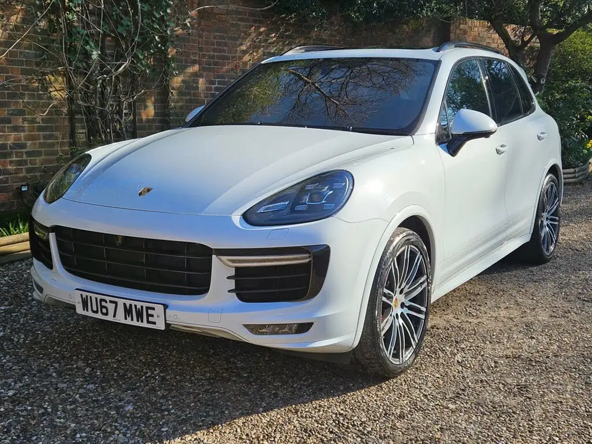2017-porsche-cayenne-48-turbo-big-3