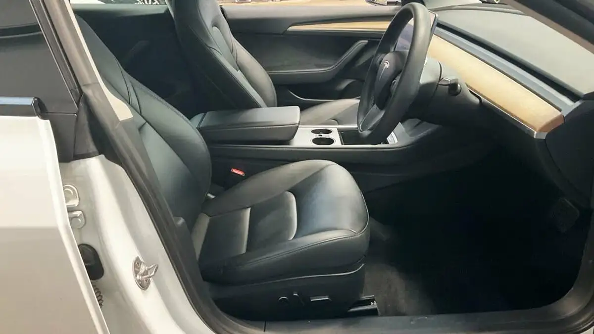 2021-tesla-model-3-e-long-range-awd-big-7