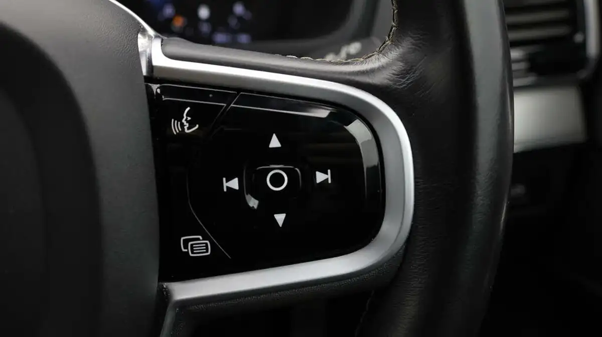 2021-volvo-xc90-20td-b5-r-design-big-21