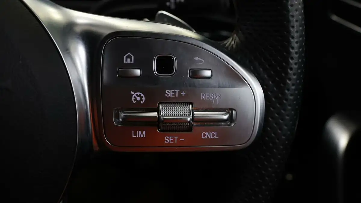 2020-mercedes-benz-a-class-13-a250e-amg-line-executive-hatchback-5d-big-22
