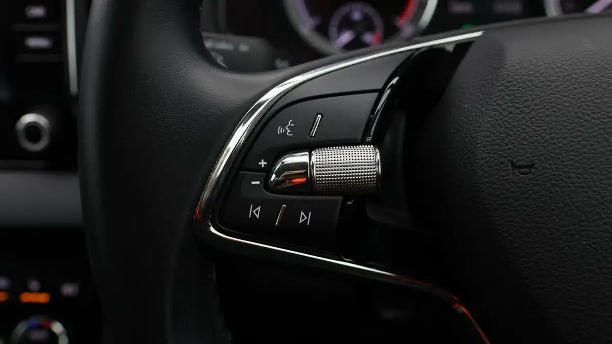 2022-skoda-karoq-15-tsi-se-l-big-22