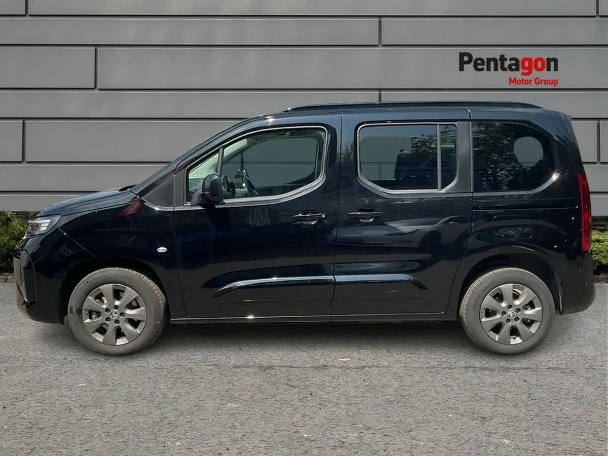 2024-vauxhall-combo-life-e-ultimate-big-14