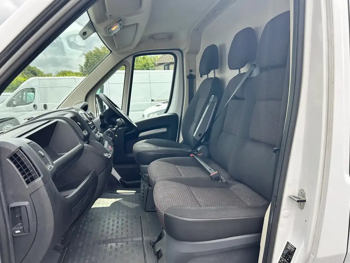 2022-citroen-relay-22bluehdi-35-l3h2-enterprise-panel-big-11