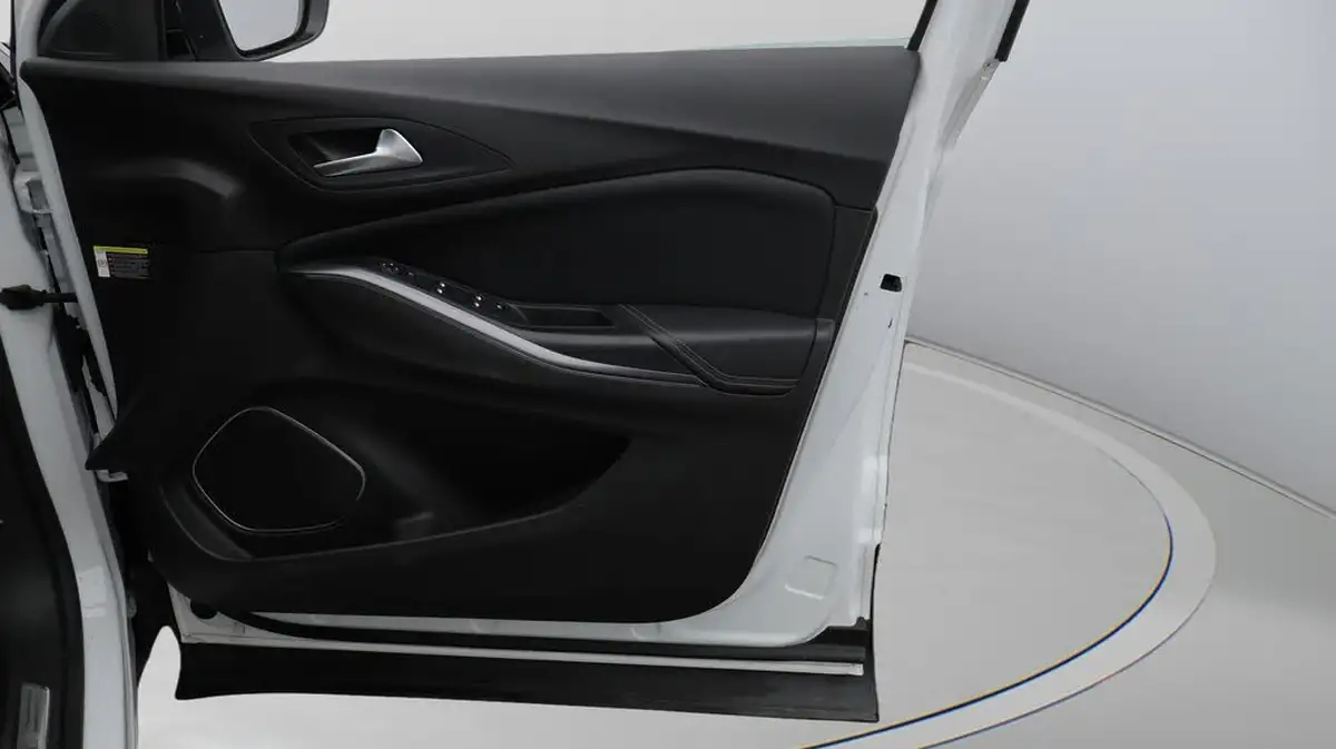 2019-vauxhall-grandland-x-12-sport-nav-big-15