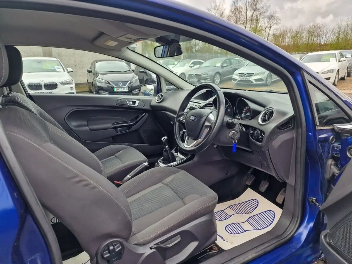 2016-ford-fiesta-125-zetec-3d-big-10