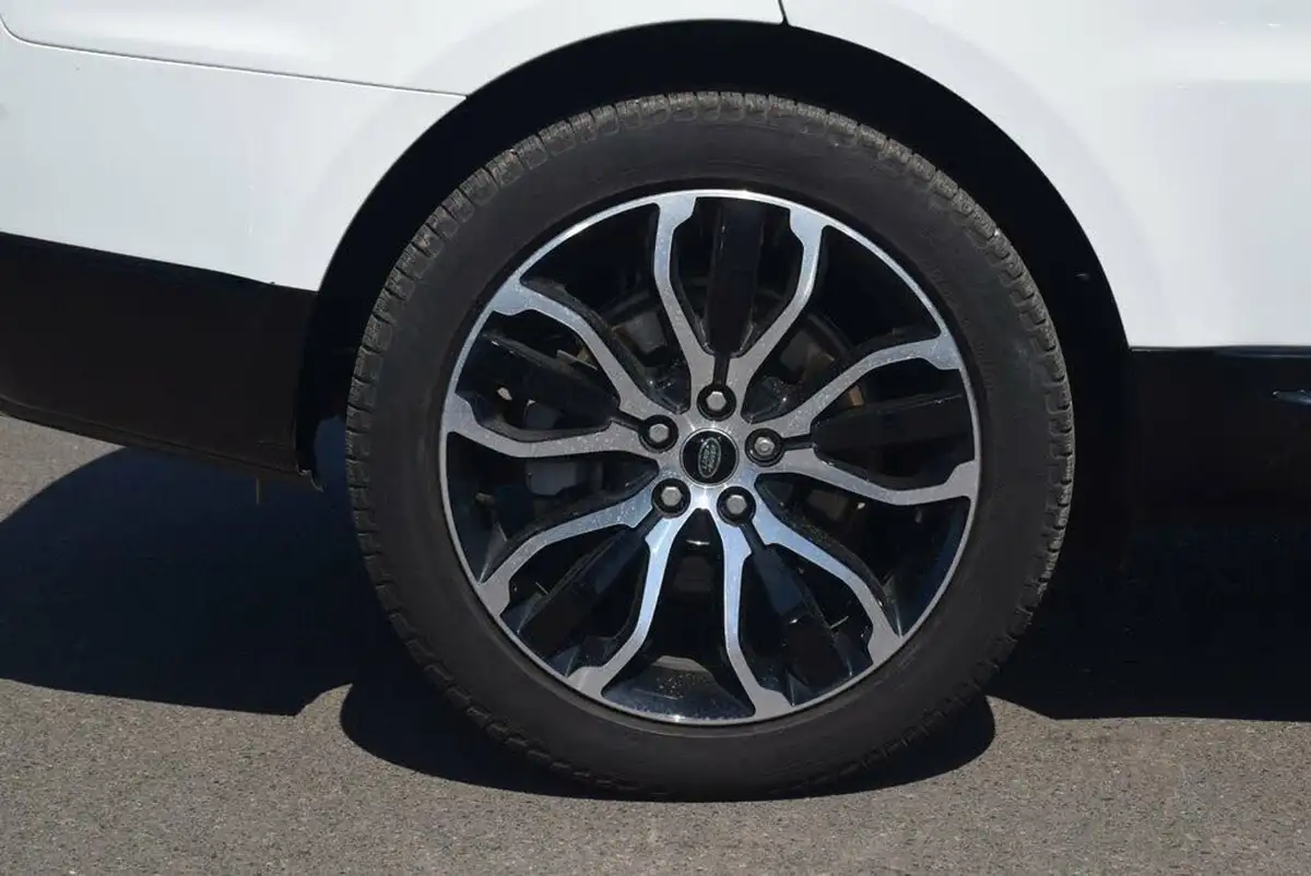 2022-land-rover-range-rover-sport-30-d300-hse-silver-big-7