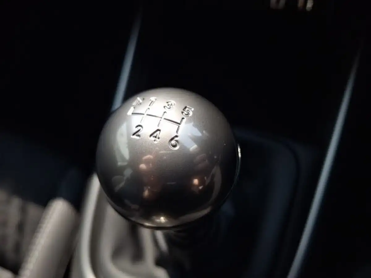 2025-jeep-avenger-12-gse-altitude-big-18