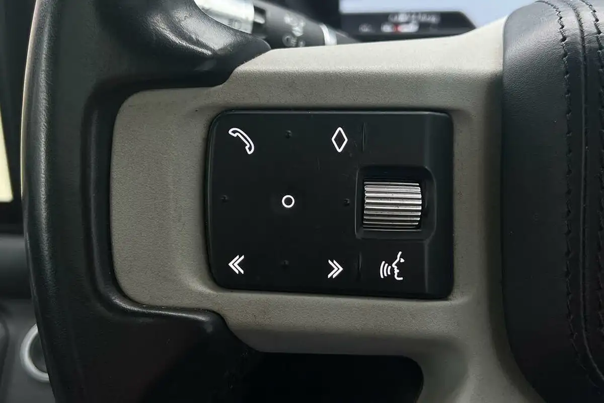 2021-land-rover-90-defender-30-d250-hse-big-40