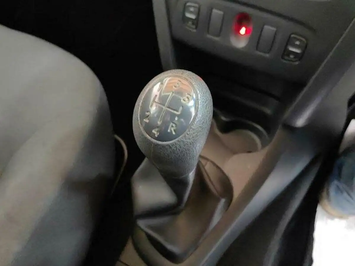 2016-dacia-sandero-12-ambiance-big-25