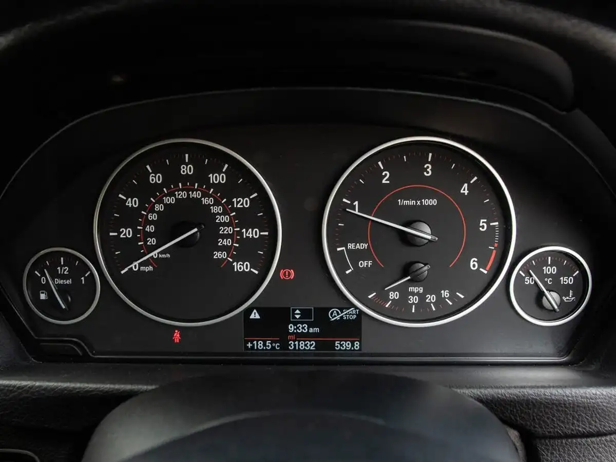 2018-bmw-3-series-20td-318d-sport-saloon-4d-big-14