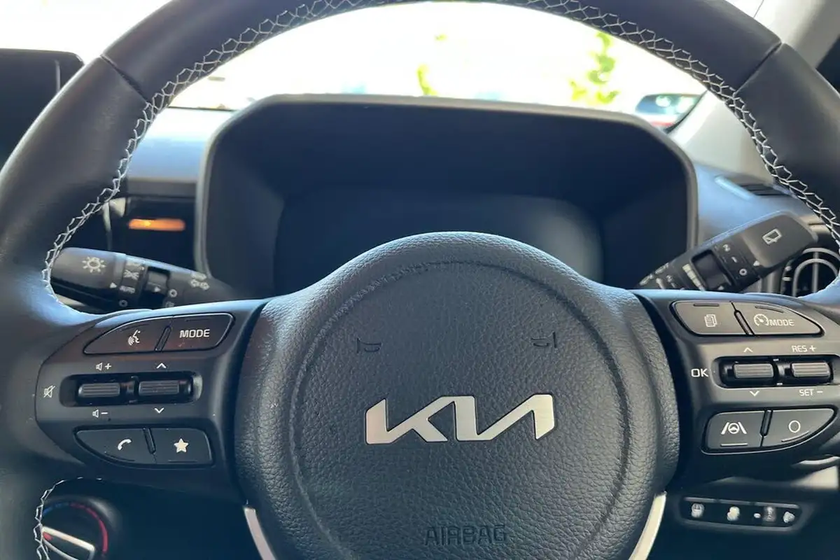 2024-kia-picanto-10-2-big-17