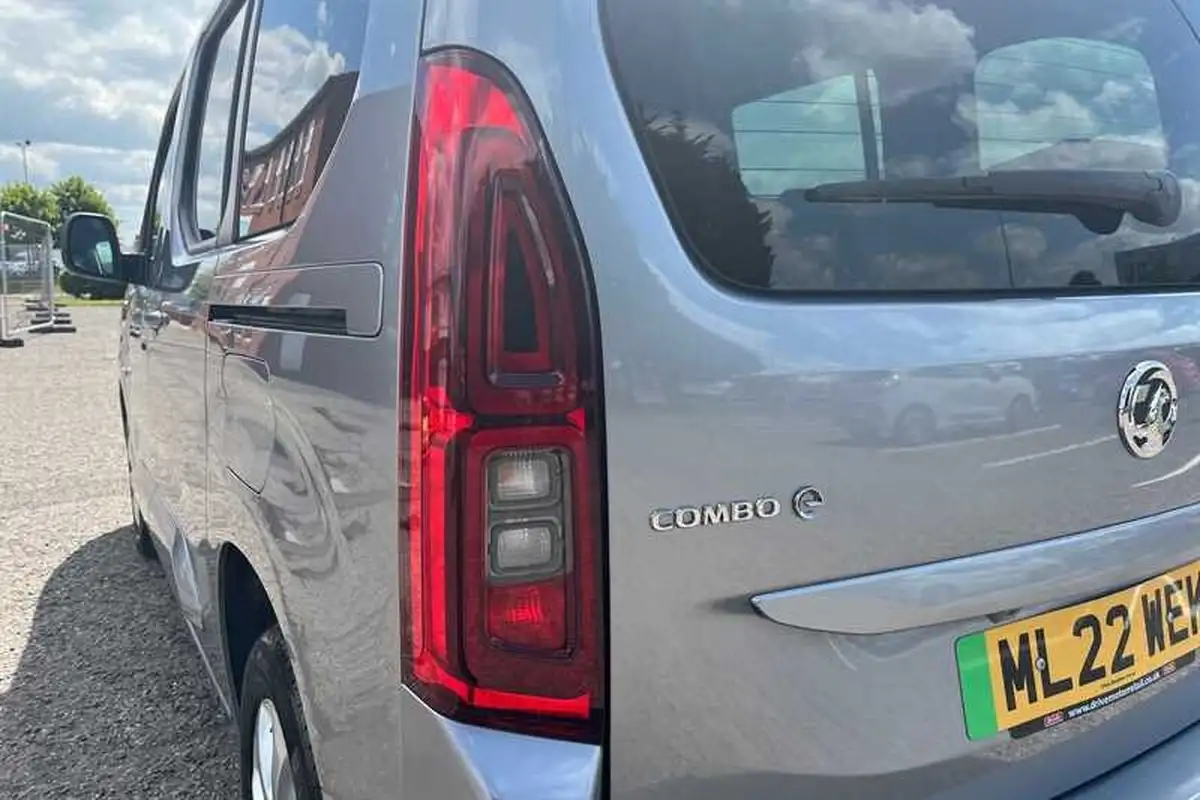 2022-vauxhall-combo-life-e-se-big-30