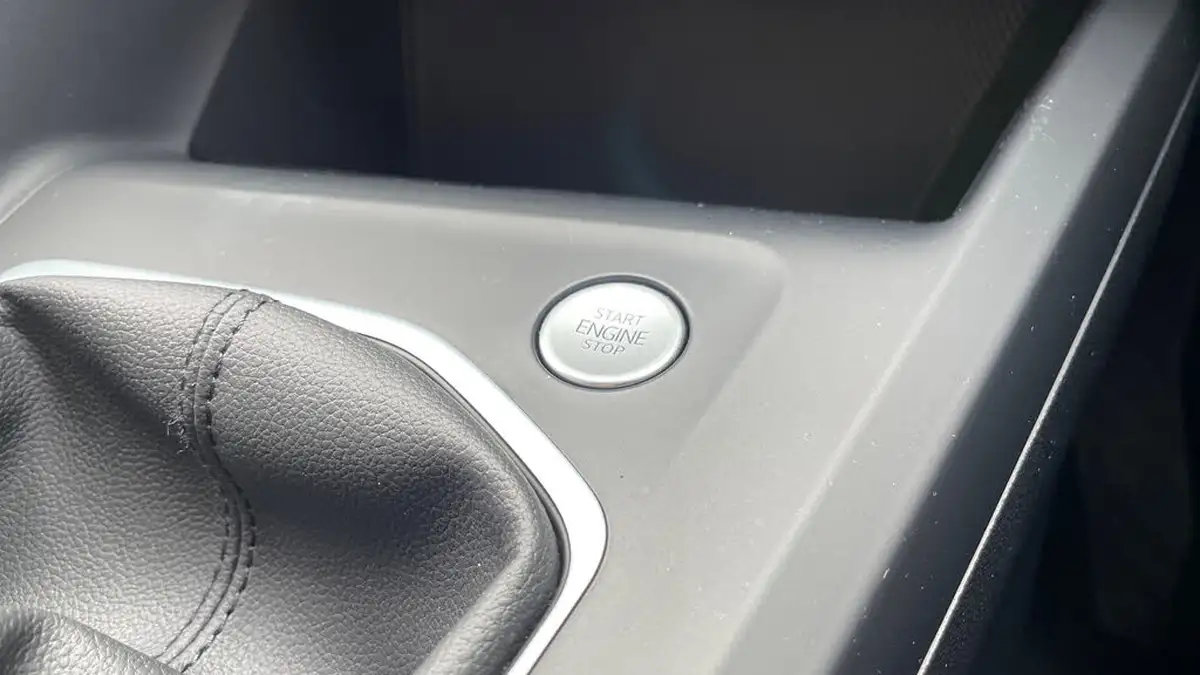 2022-volkswagen-golf-15-tsi-life-130ps-hatchback-big-22