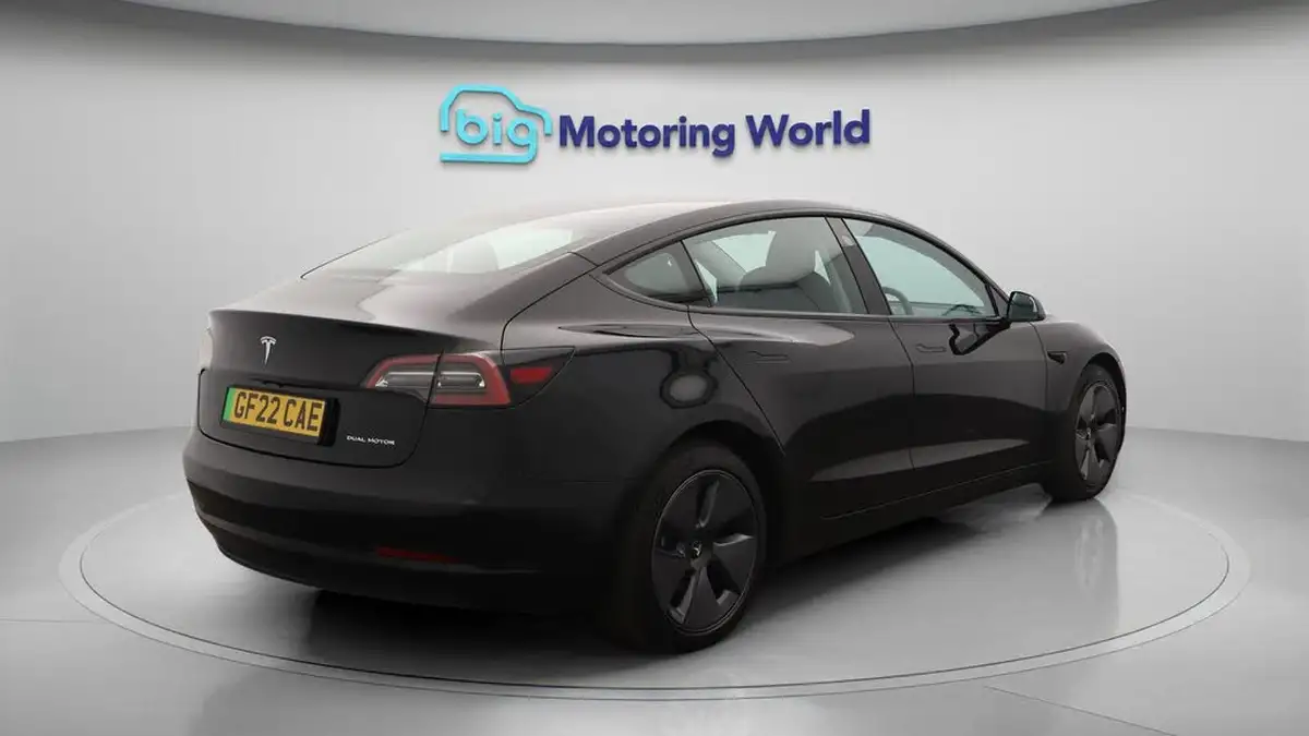 2022-tesla-model-3-e-long-range-big-7