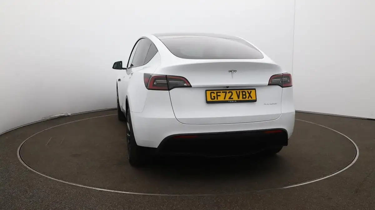 2022-tesla-model-y-e-long-range-big-60