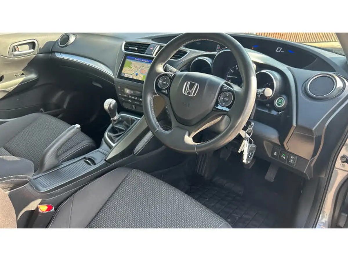 2015-honda-civic-18-se-plus-honda-connect-with-navi-hatchback-big-13