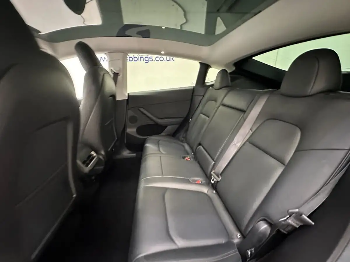 2022-tesla-model-y-e-long-range-big-24