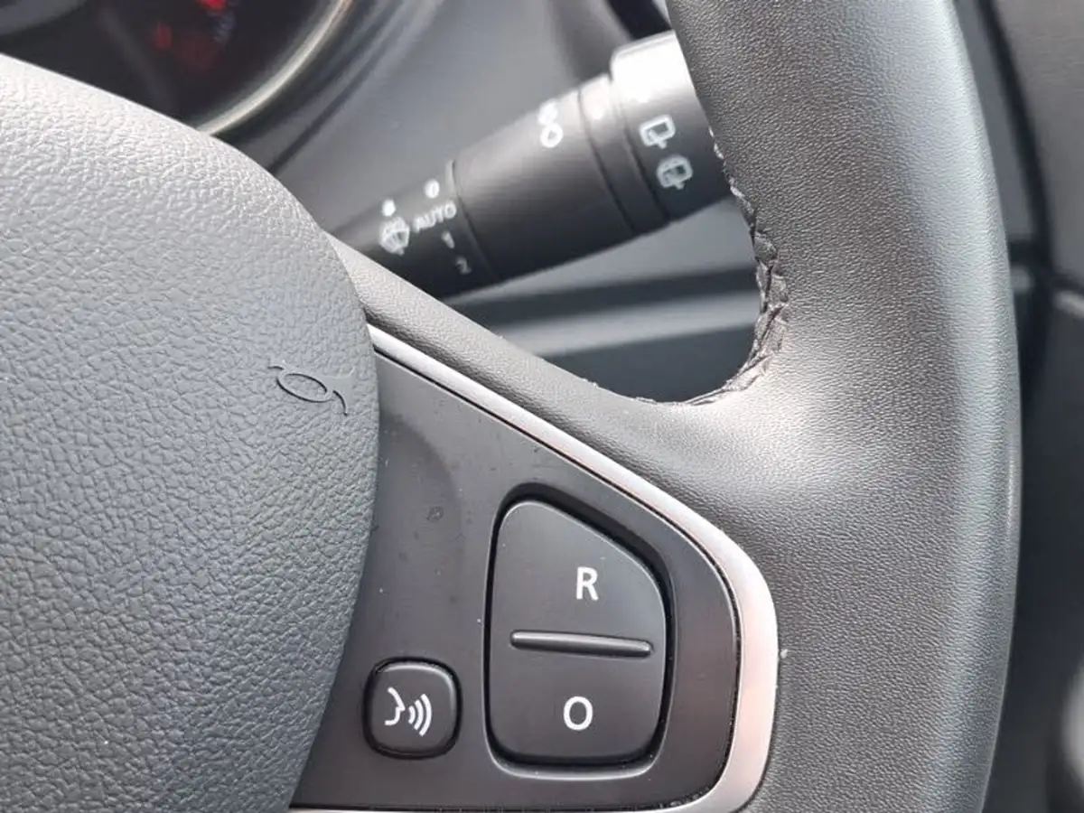 2020-renault-captur-09-tce-iconic-big-15