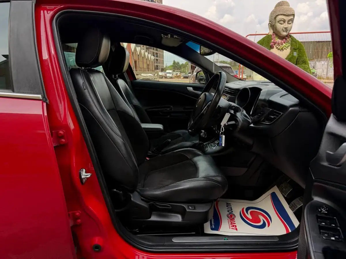 2015-alfa-romeo-giulietta-20jtdm-2-qv-line-175bhp-alfa-tct-big-12