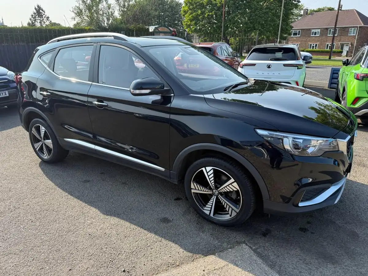 2021-mg-zs-suv-e-exclusive-ev-big-0