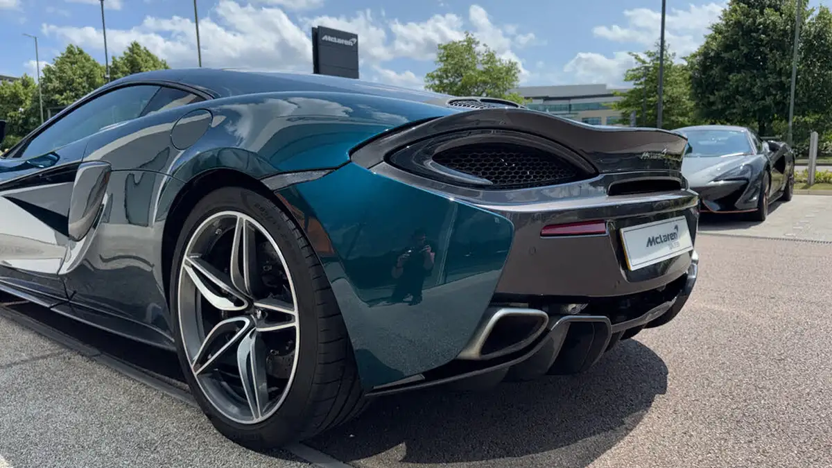 2019-mclaren-570gt-38-big-12