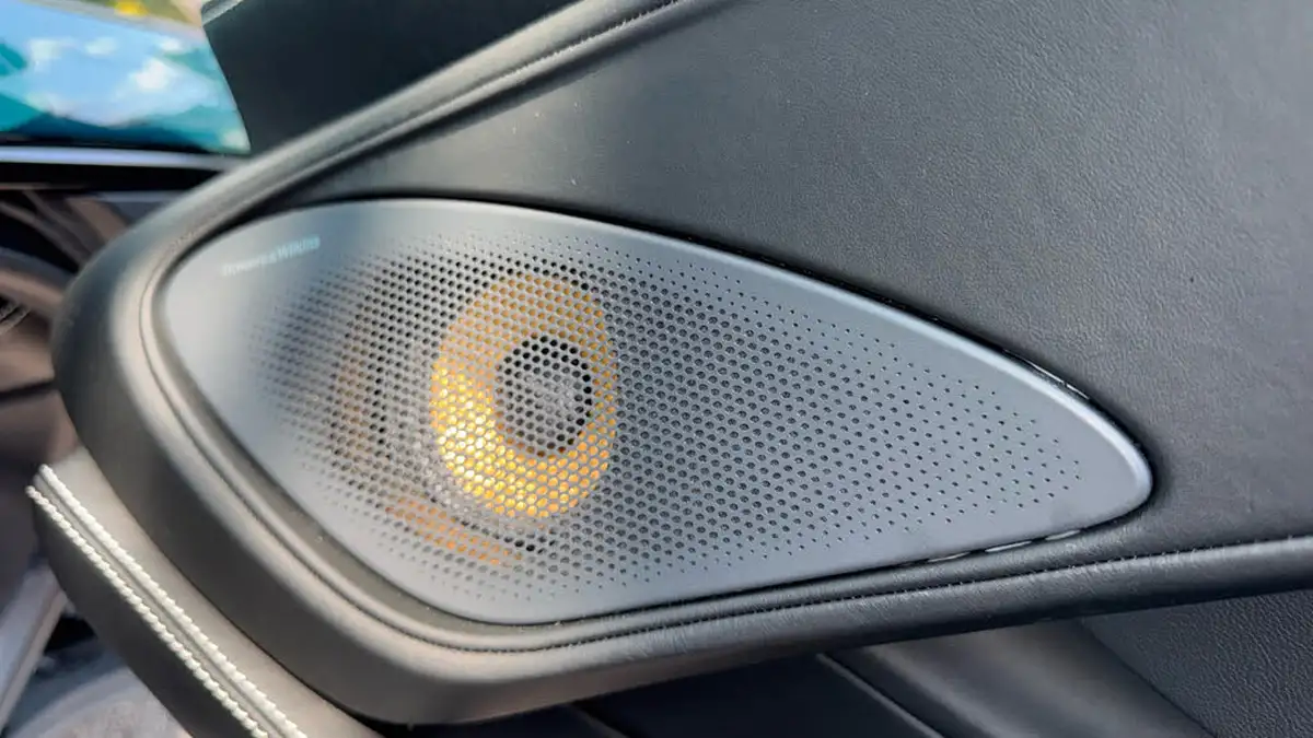 2019-mclaren-570gt-38-big-16