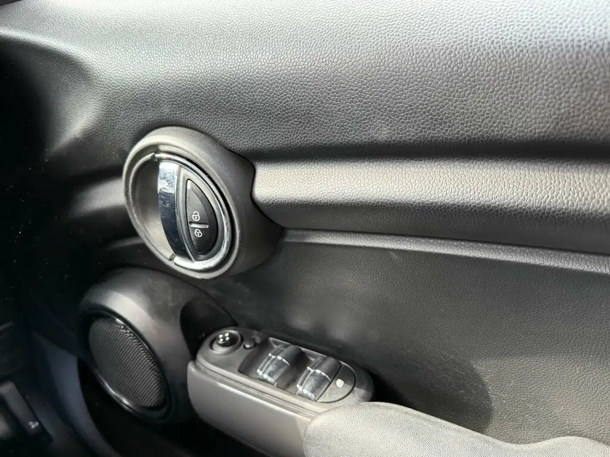 2015-mini-cooper-12-one-ss-5d-big-51