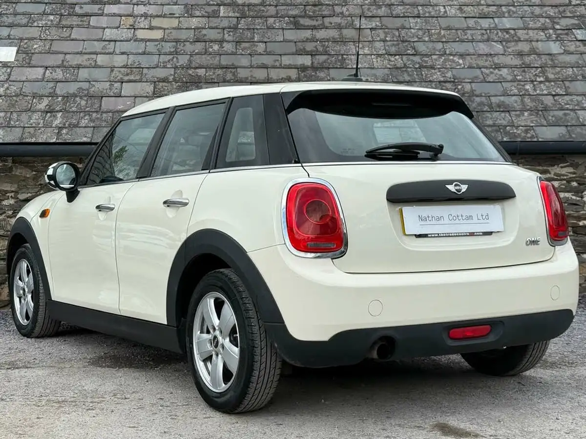 2015-mini-cooper-12-one-ss-5d-big-3