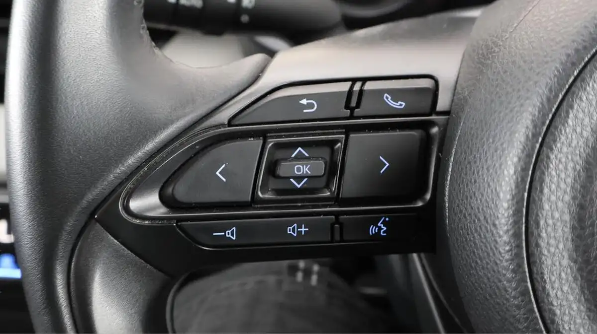 2021-toyota-yaris-15-vvt-i-excel-big-22