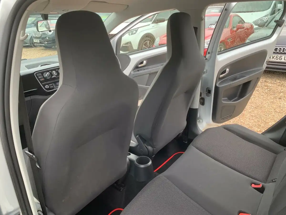 2014-volkswagen-up-10-high-up-5d-asg-big-32