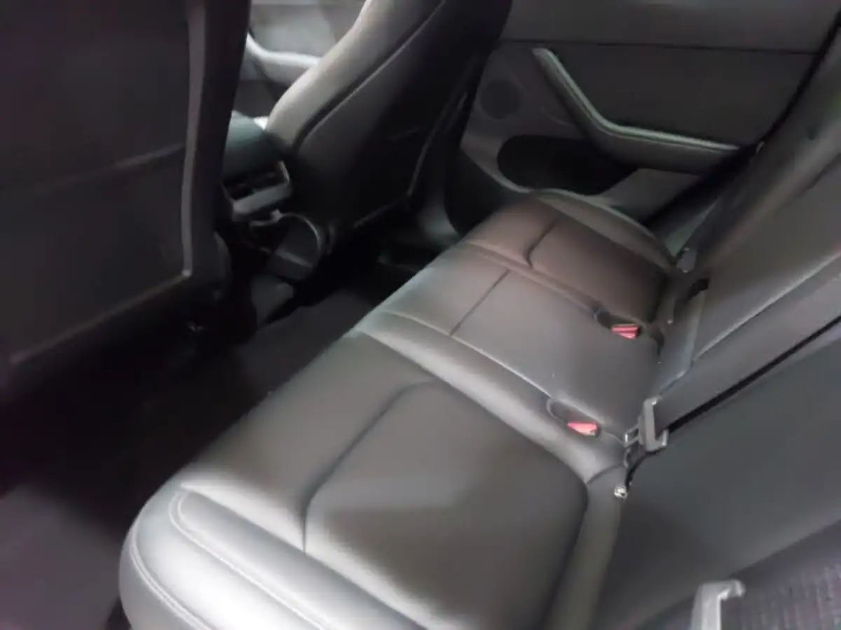 2023-tesla-model-y-e-rwd-big-5