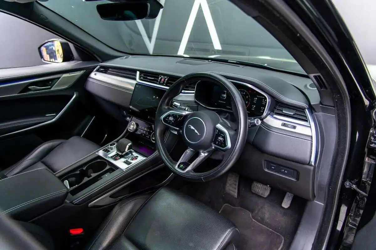 2021-jaguar-f-pace-20-p250-r-dynamic-se-big-39