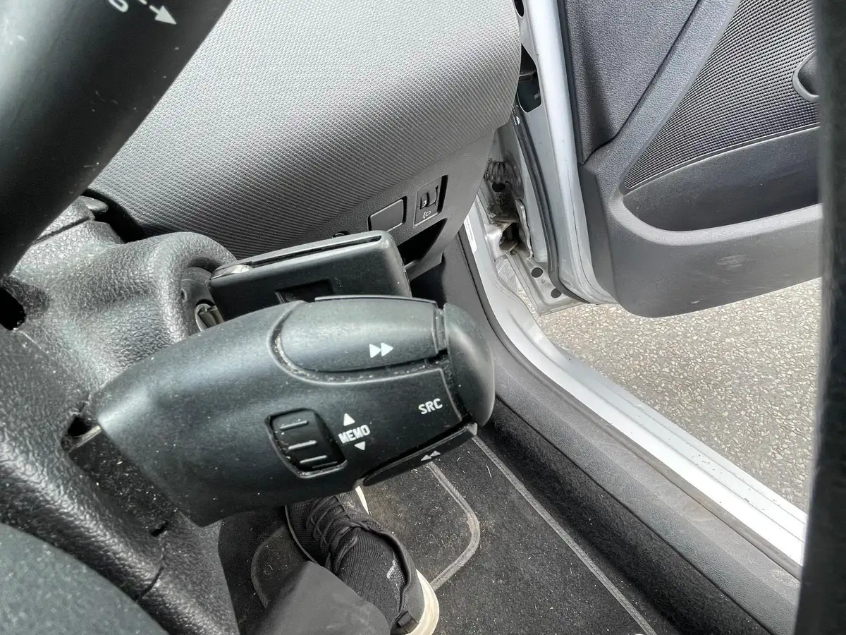 2011-peugeot-308-16-s-vti-auto-big-18