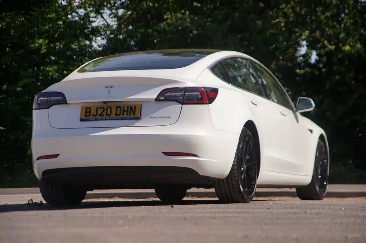2020-tesla-model-3-e-long-range-big-6